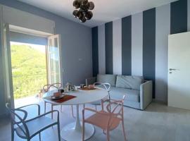 Una suite pop nel blu della Costiera, hotel di Tramonti