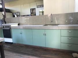Yi Tong Nian Home Stay, hotell med parkeringsplass i Sitiawan