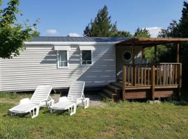 Camping La Commanderie, viešbutis mieste Rustiques