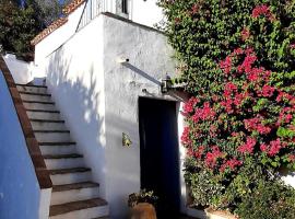 Attico Los Montes with private pool, hótel í Viñuela