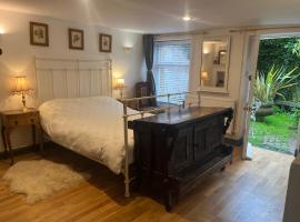 Charming Historic Apartment Adjoining Beautiful Central Taunton Park, hotel a Taunton
