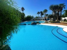Suite Poseidon Golf & Ocean View, golf hotel v San Miguelu de Aboni