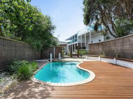 Rye Baby by Ready Set Stay - Main House and Guest House - LINEN PROVIDED, BYO TOWELS，拉伊的飯店