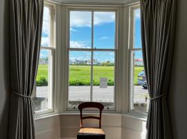 Inglisfield - Views of Elie & Earlsferry Links Golf Course, cheap hotel in Earlsferry