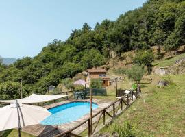 Beautiful Home In Barga With Outdoor Swimming Pool, Wifi And 2 Bedrooms, hotel en Barga
