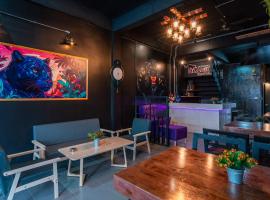 Black Panther Hostel: Phuket Town şehrinde bir hostel