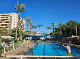 A Dream Place in Raanana, Spacious & Luxurious Apartment for 4 guests - Swimming Pool, hotel com estacionamento em Ra‘ananna