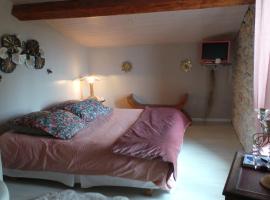Chambre d'hôtes Le Paon Blanc, cheap hotel in Monprimblanc