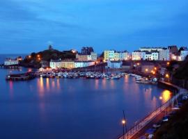 The beautifully central Flat 3 The Cobourg Tenby Sat to Sat booking only in school summer holidays, hotel in Pembrokeshire