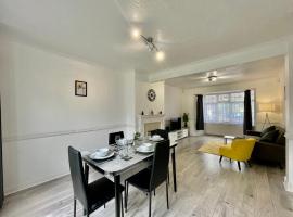 Modern 4 Bed Romford Home - Free Parking ที่พักให้เช่าในGreat Warley Street