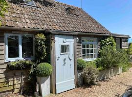 Quirky cosy rural hideaway, apartament a Swindon