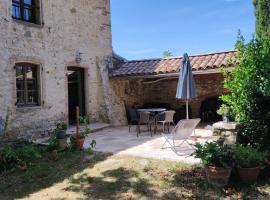 Saint Laurent, hotel with pools in Portes-en-Valdaine