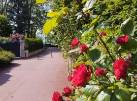 Studio moderne, place parking privé, emplacement idéal à 100 m du lac., pet-friendly hotel in Annecy