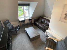 2 Bedroom 2 bathroom Apartment 8 including free parking, hotel en Bromley