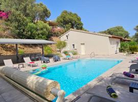 Splendide villa de rêve climatisée avec vue mer & montagne et sa piscine chauffée, hotel en Olmeto