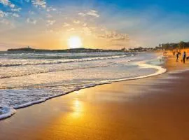 Now Trending - Entire Beach Home Walk to Beaches Restaurants Activities