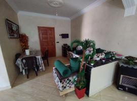 Apartment suitable for families, hotel in Imouzzer du Kandar
