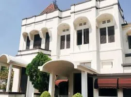 Hotel Candi Baru