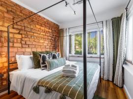 Modern Century Loft At The Pillars, holiday rental in Cleveland