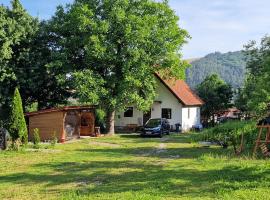 Pilisca Holiday Home, cottage in Dobîrlău