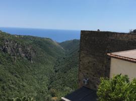 Casa Dambrosio vacation Breathtaking views, hotell i Camerota