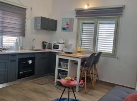 Stylish Quiet and Central, holiday rental in Rechovot