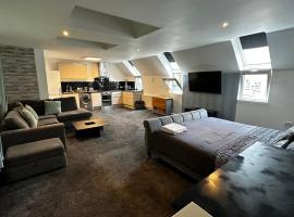 Peaceful LARGE Studio Flat Colchester, hotel in Colchester
