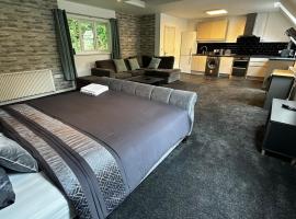 Peaceful LARGE Studio Flat Colchester, pet-friendly hotel in Colchester