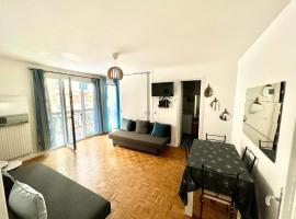 Renovated Charming Apt Ideal to visit Paris, family hotel in Clichy