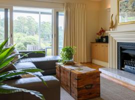 Dzīvoklis Lakeside Suite 3 - Lake View & Spa Bath pilsētā Deilsforda