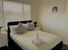 Esperance Little Units 2