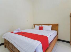 RedDoorz Syariah near Alun Alun Pasuruan: Pasuruan şehrinde bir otel