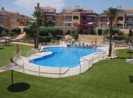 Excelente Duplex en Altaona golf resort-piscinas, παραθεριστική κατοικία στη Μούρθια