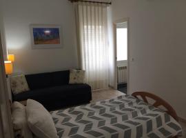Pension Subirats Perello, guest house in Perelló