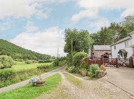 The Little White Cottage, holiday rental in Llanferres