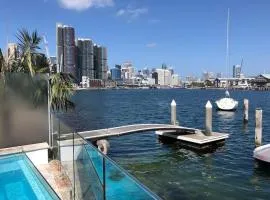 Harbourfront Oasis with Pool, Steps to VIVID and Iconic Sydney Views