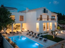 Villa Medici Dalmatia I Heated Pool, Wellness & Fun Zone, hotel u gradu Biograd na Moru