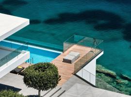 Beachfront Villa in Crete - Epavli Luxury Villa، فندق سبا في أغيا بيلاغيا