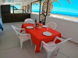 Apartamento Tierra, Primera línea Mar, holiday rental sa Playa Honda