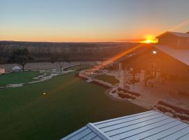 Resort at Fredericksburg Unit 24, holiday home in Rocky Hill