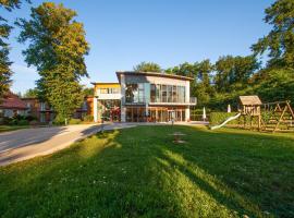 Ferienpark Plauer See, smeštaj na plaži u gradu Alt Šverin