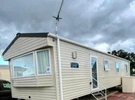 8 berth caravan,pet friendly.
