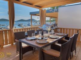 SOL- Seafront House Croatia: your holiday first row to the beach、ドラゲの別荘