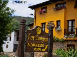 Casa Rural Los campos, hotel s parkiralištem u gradu 'Corao'