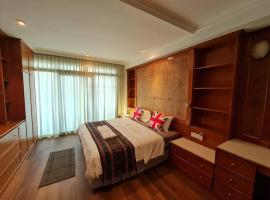 Lovely Waterfront Riverbank Suite with Pool A2