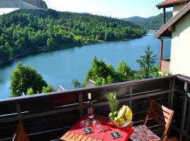 Madora - Studio Apartman for Two in Fužine, near the Lake, apartamento em Fužine
