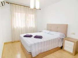 Apartamento de 4 dormitorios muy céntrico en San Juan Pueblo a tan sólo 2,5 km de la playa de San Juan y Muchavista