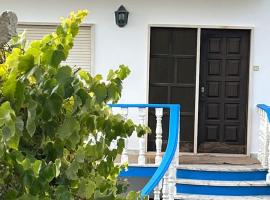 Country villa 300m from Praia do Sul, Ericeira - surf and family friendly spot: Ericeira'da bir otel