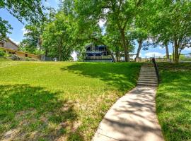Luxury Riverfront Oasis with Boat Dock-Grill-Firepit!, hotel in New Braunfels