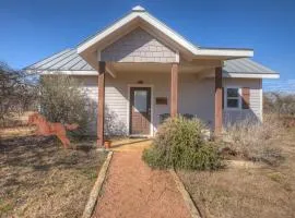 Luxury Cottage with Views Fireplace & Grill!